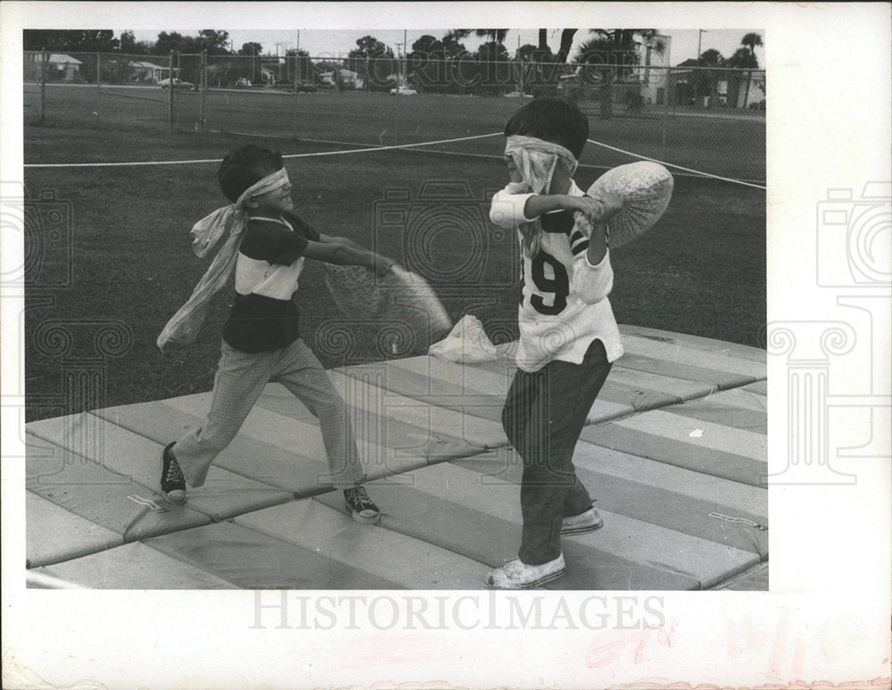 1969 Press Photo Pillow Fighting David Bennett Tommy Ba - Historic Images