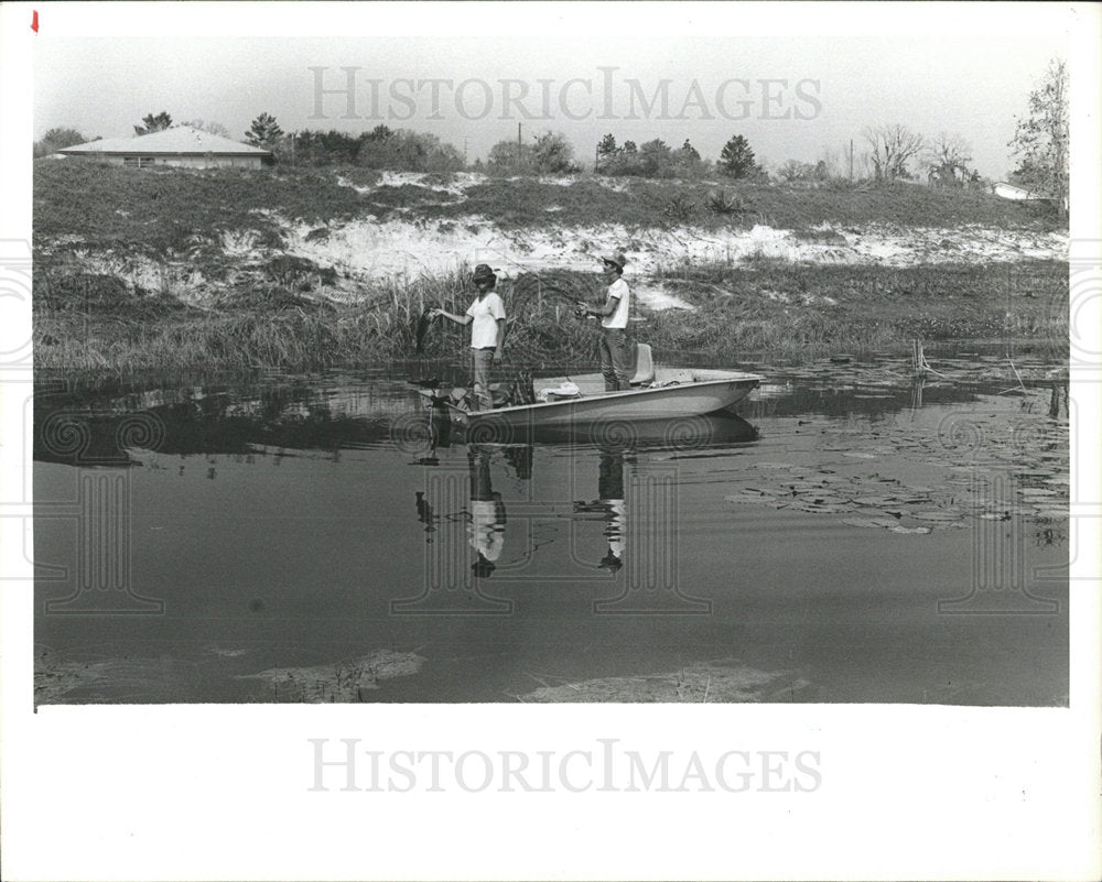 1985 Press Photo Spring Lake Reflection - Historic Images