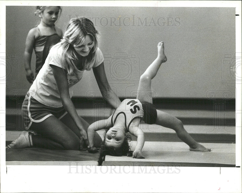 1981 Press Photo Gymnastics Northwest Youth Center - Historic Images
