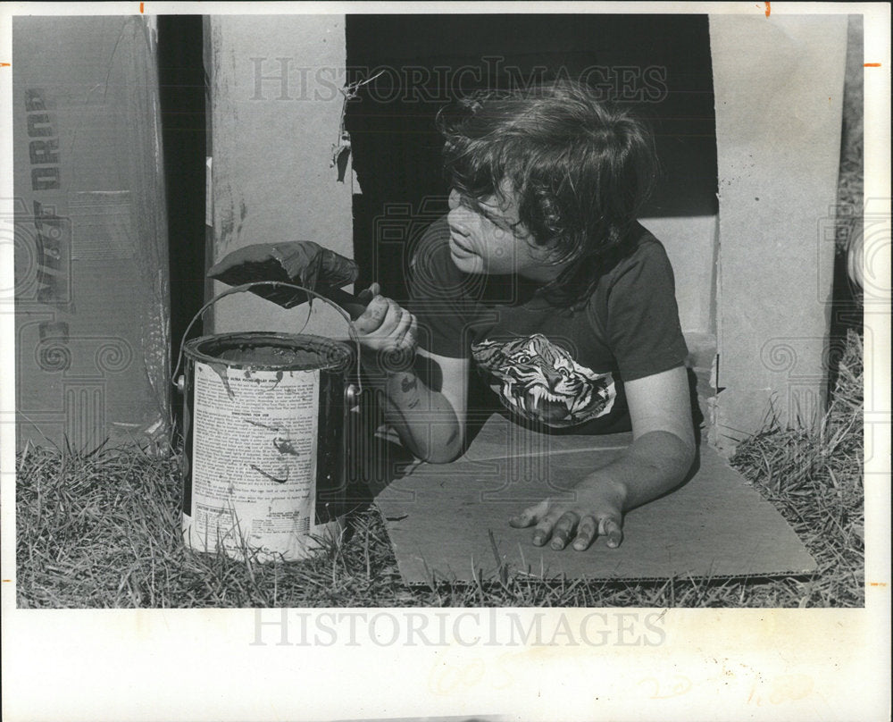 1975 Press Photo Azalea Neighborhood Center Painting - Historic Images