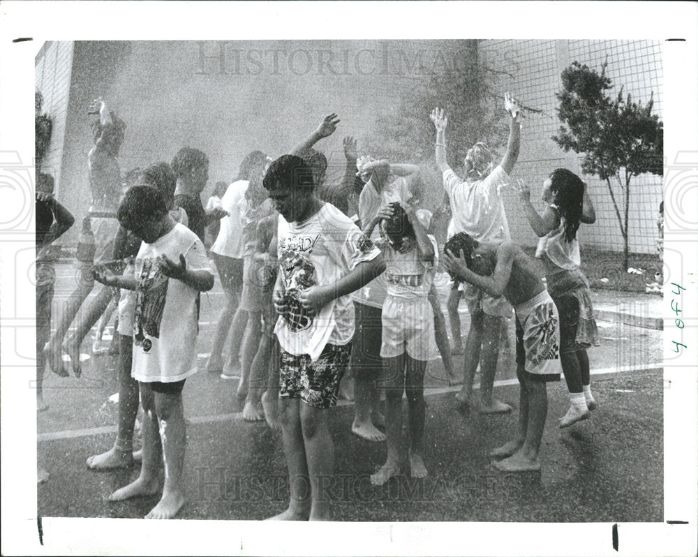 1990 Press Photo Children Clean off Pie Cream  - Historic Images