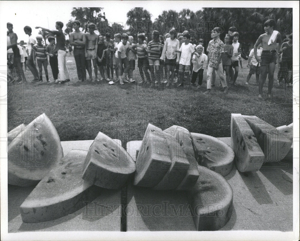 1970 Press Photo Lake Vista Watermelon Eating Contest - Historic Images