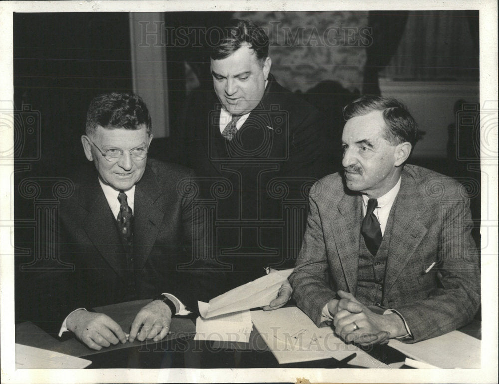 1935 Press Photo Mayor&#39;s Committees Meet Discuss Policy - Historic Images