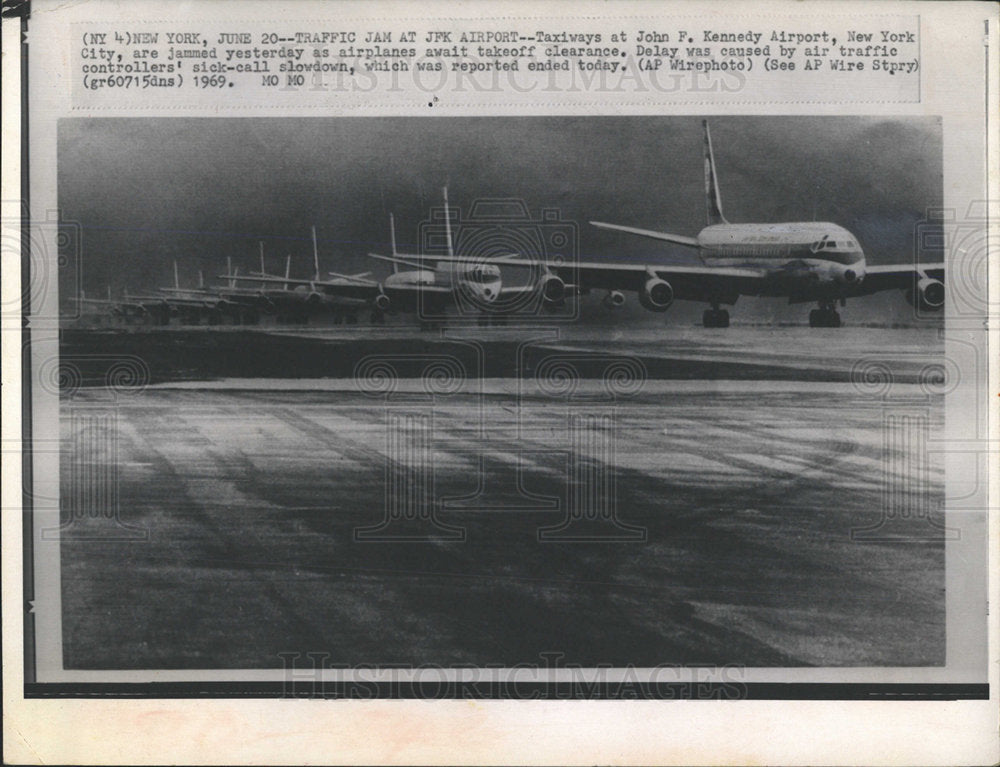 1969 Press Photo Taxiways at John F.Kennedy Airport - Historic Images