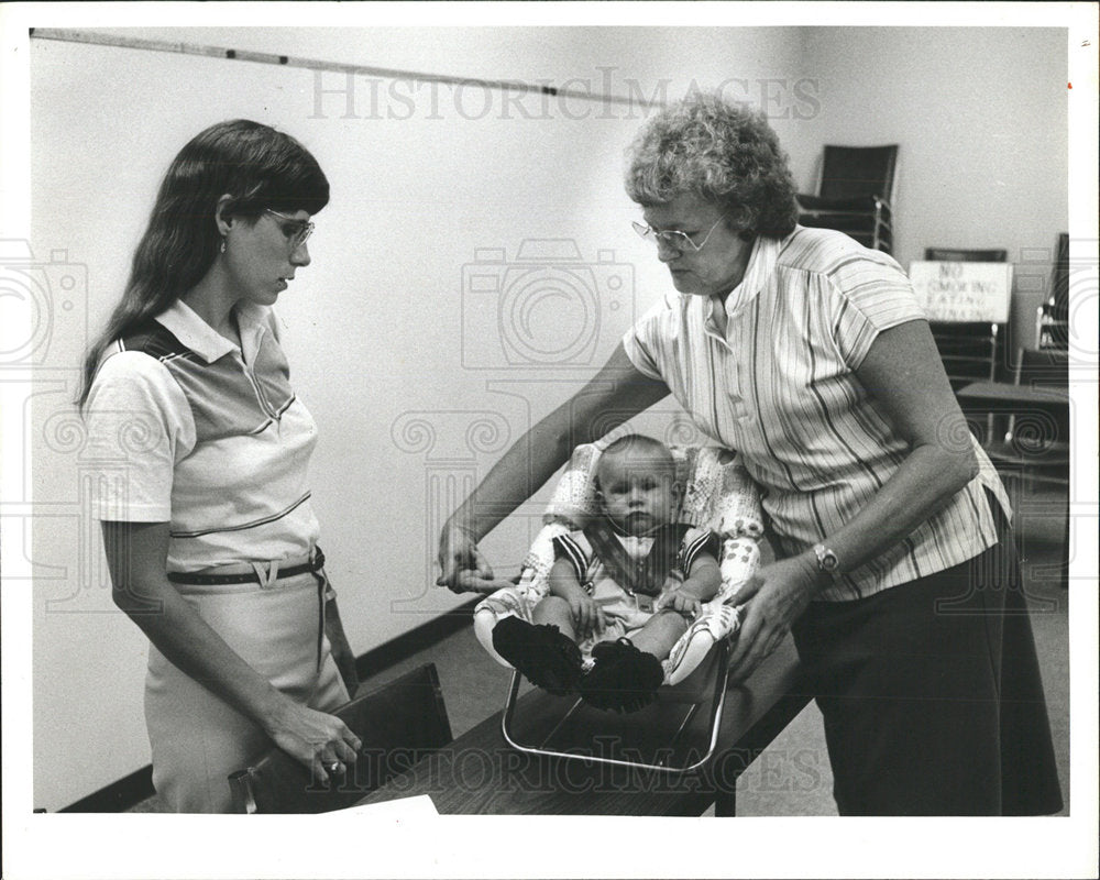 1983 Press Photo Bonnie Stemler Positions Car Seat - Historic Images