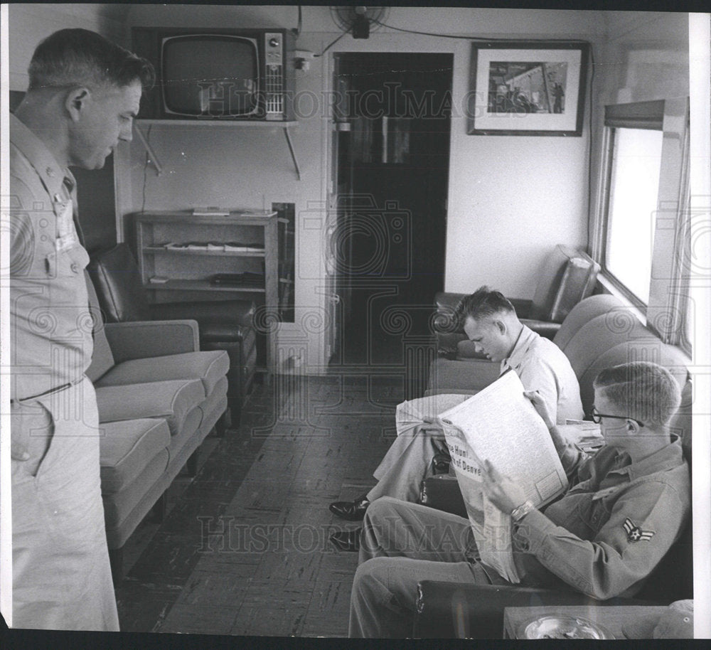 1960 Lounge Car of Train Has Entertainment - Historic Images