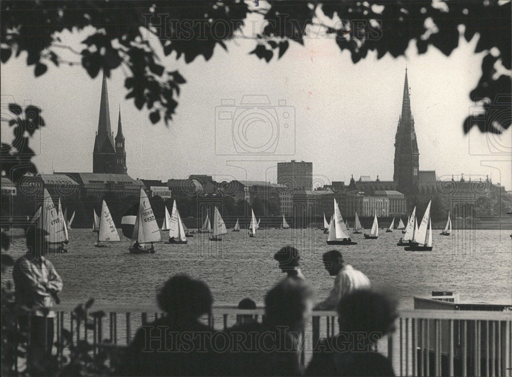 1976 Press Photo White Sails Outer Alster Green Shores - Historic Images