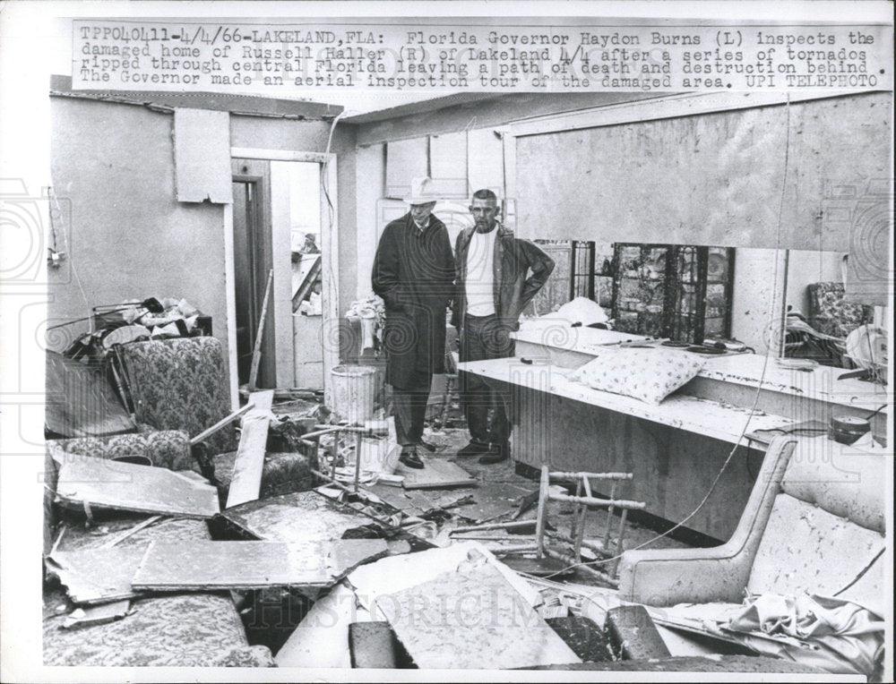1966 Press Photo Gov. Haydon Burns Inspects Home Damage - Historic Images