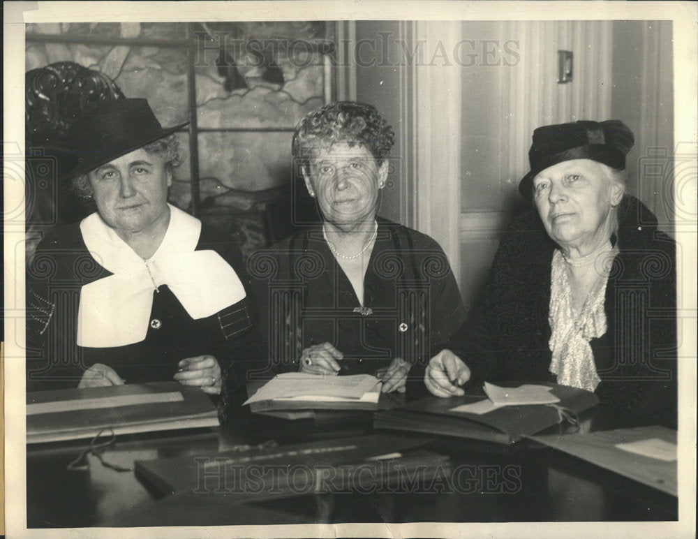 1933 Press Photo Wilson Taft Wife Red Cross Volunteer - Historic Images