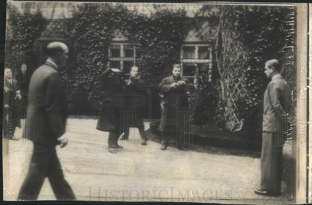 1936 Press Photo Brigade on the Rothschild Castle - Historic Images