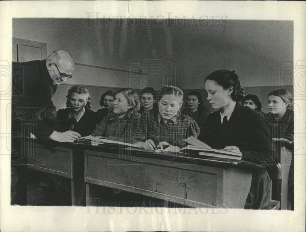 1943 Press Photo Nazis men boy gaining education drive - Historic Images