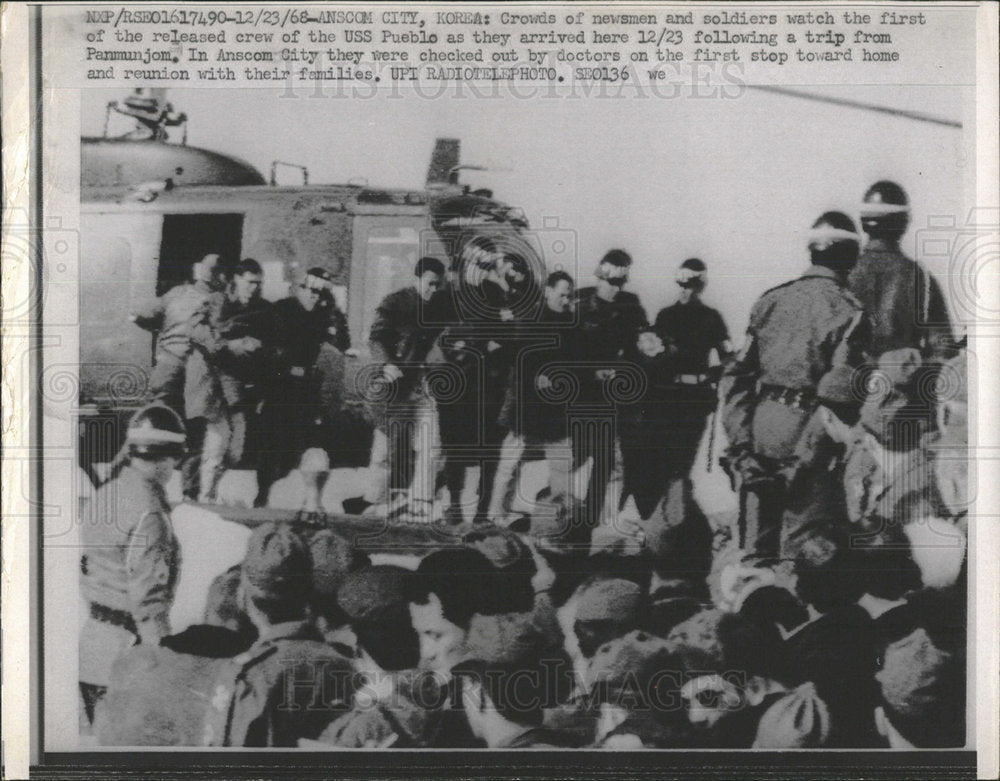 1968 Press Photo Released Crew USS Pueblo - Historic Images