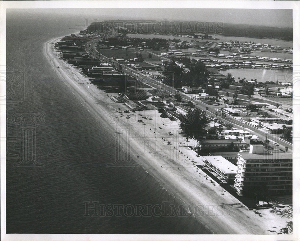 1958 Press Photo Library File Reading ton Reef Road - Historic Images