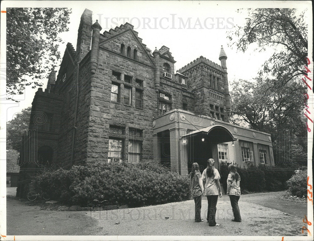 1972 Press Photo Crittenton Home Exterior Teen Program - Historic Images