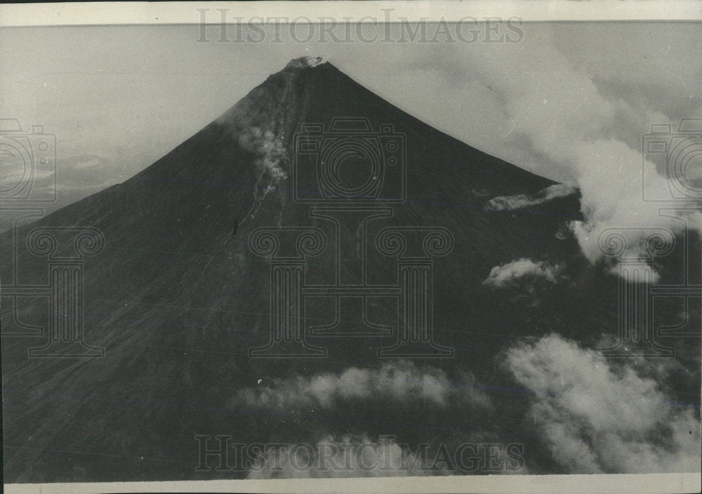 Press Photo Mayon volcano Philippine islands Luzon hill - Historic Images