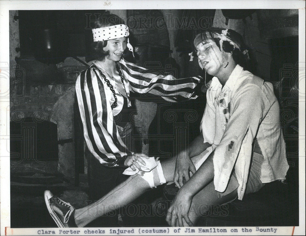 1976 Press Photo Northeast Cotillion Injured Attendee - Historic Images