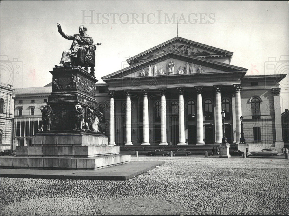 Press Photo Max Joseph Statue National theater Germany  - Historic Images