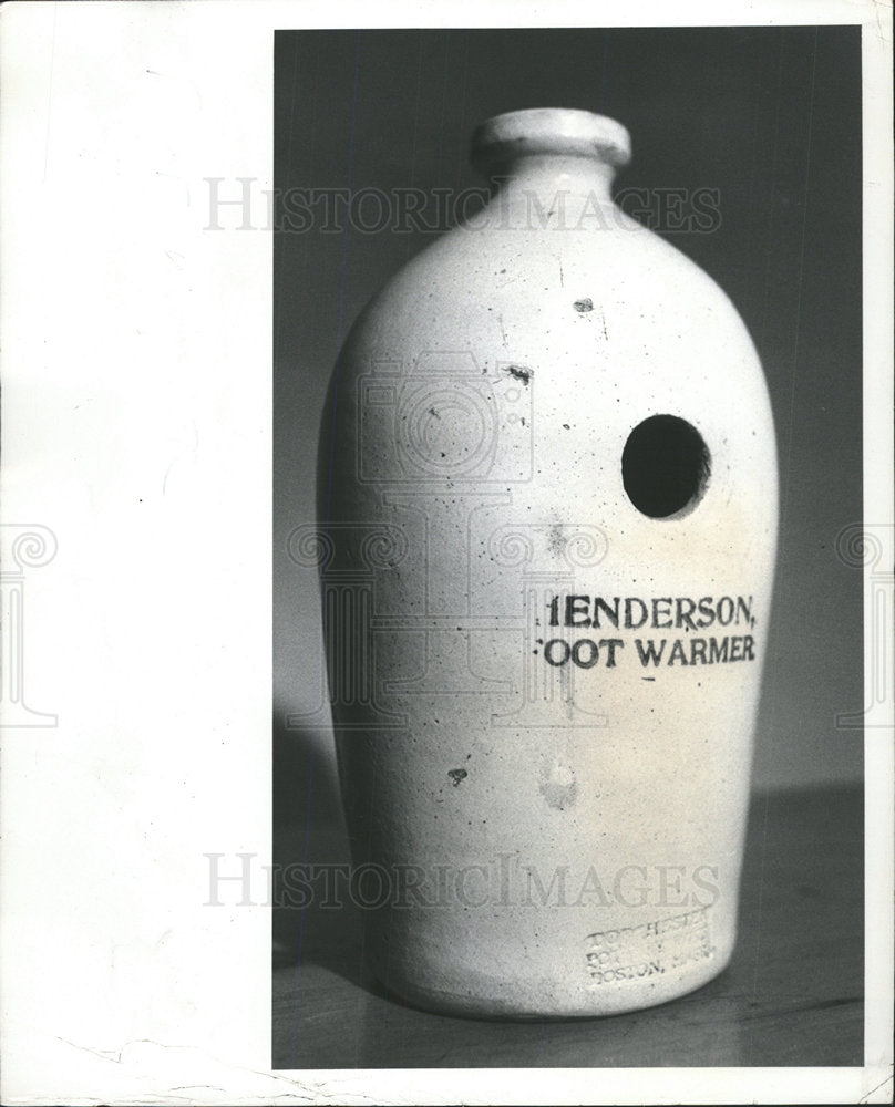 1978 Press Photo Henderson Foot Warmer Water Bottle Pic - Historic Images