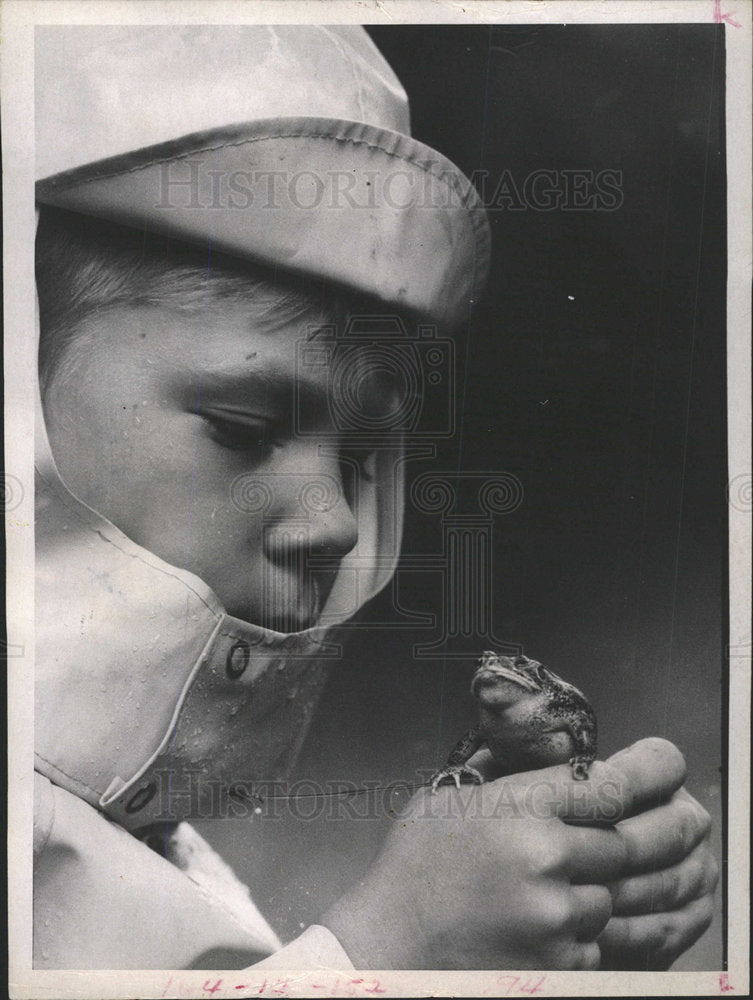 1971 Buddy Waters looking frog Rain Hannah - Historic Images