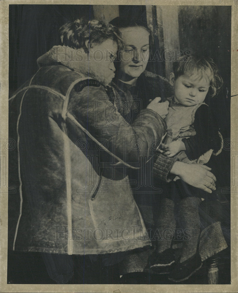 1948 Austrian Girl in Social Worker's Hand. - Historic Images