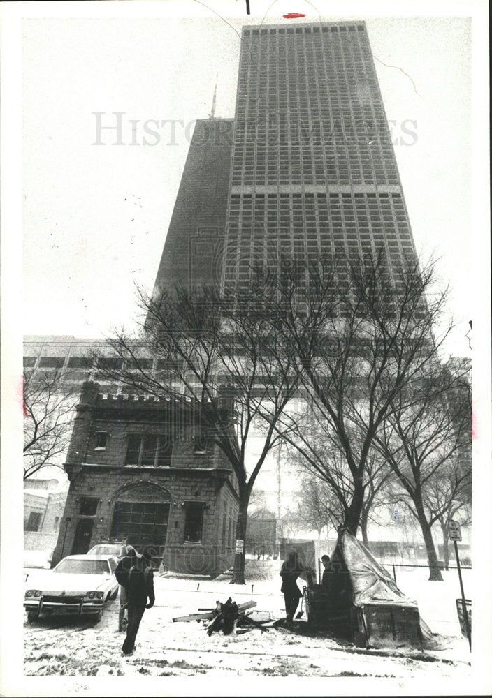 1980 Press Photo Chicago water Tower Place fighter fire - Historic Images