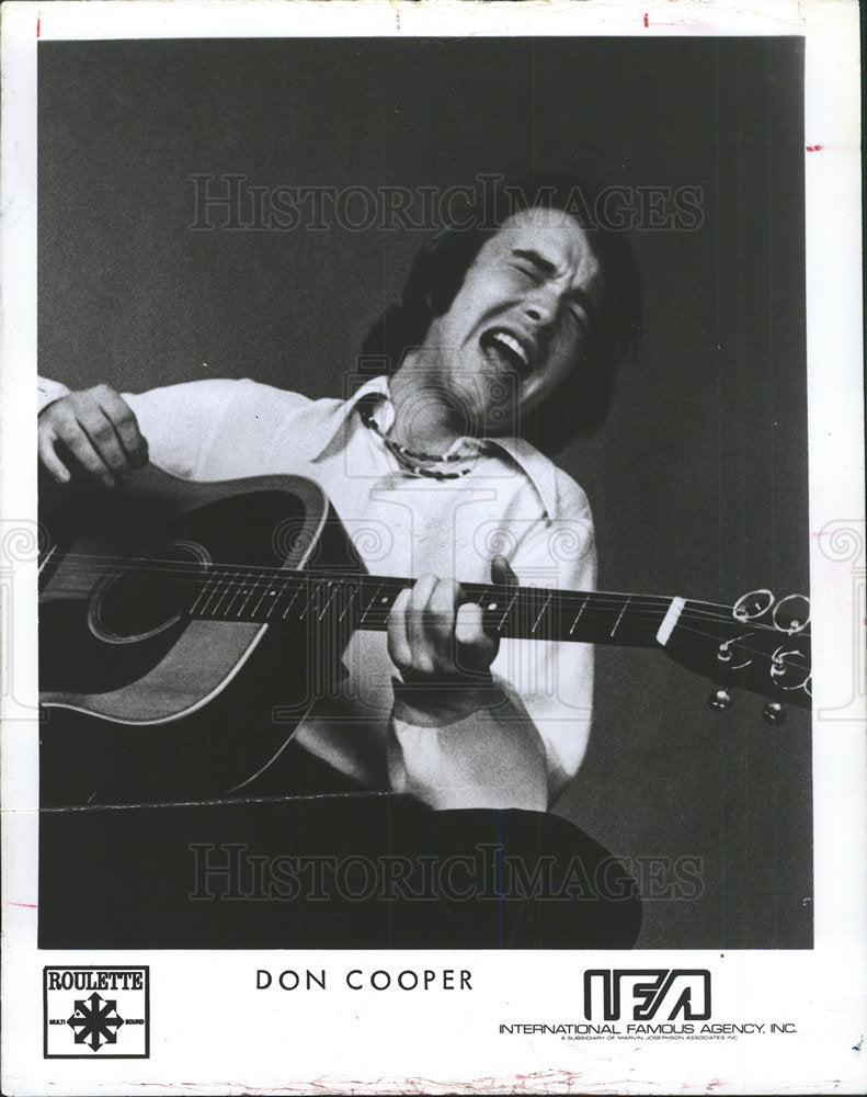 1970 Press Photo Blood Sweat Tears Don Cooper Guitar - Historic Images