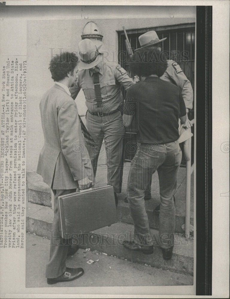 1971 Press Photo Pushing Incident At Attica Prison - Historic Images
