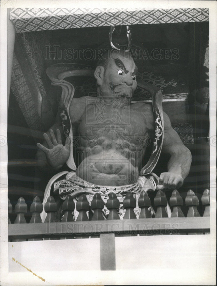 1942 Press Photo Nikko Japanieyasu Fierce Guards Shrine - Historic Images