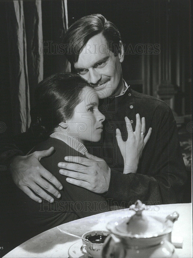 Press Photo Omar Sharif Geraldine Chaplin Moscow town - Historic Images
