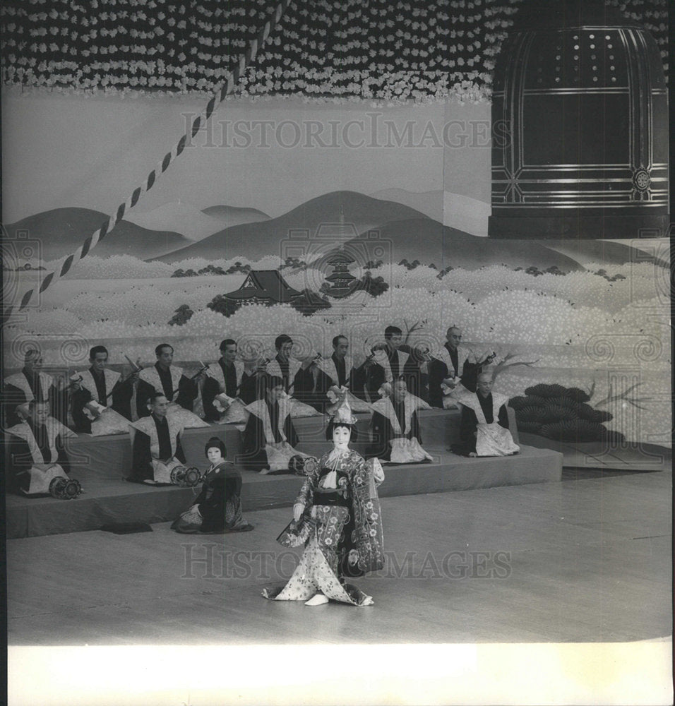 1964 Press Photo Musume Dojoji Scen Kabuki Drama Play - Historic Images