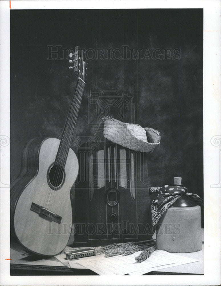 1975 Press Photo Country Musics Musical Company - Historic Images