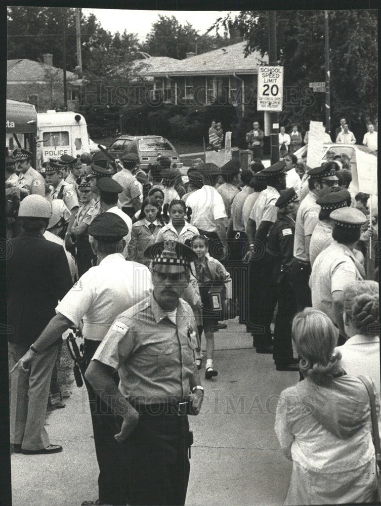 1977 Press Photo Parents Protest Black Children School - Historic Images