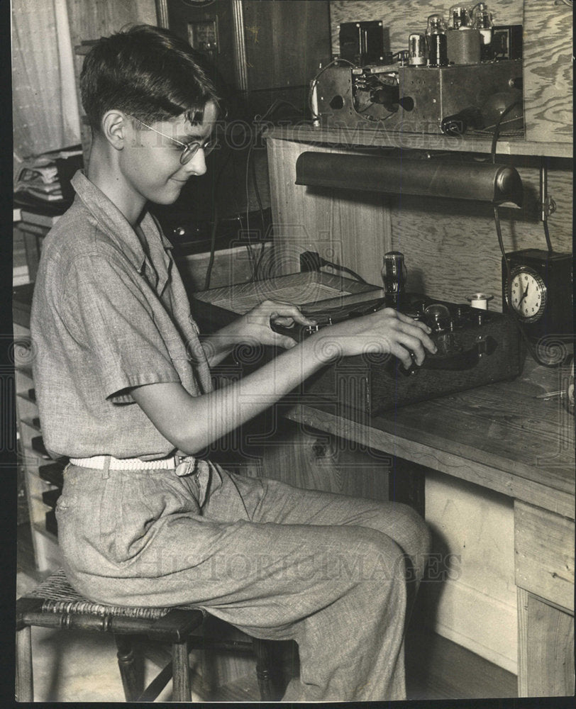 1941 Press Photo George Carpenter experiment Student  - Historic Images