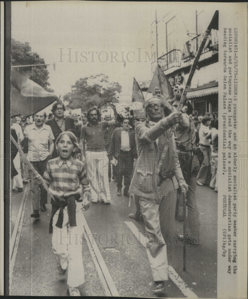 1975 Press Photo Socialist Libson Portuguese flag Belen - Historic Images