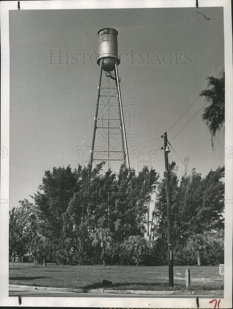 1960 Press Photo Old federal water tank to be removed - Historic Images