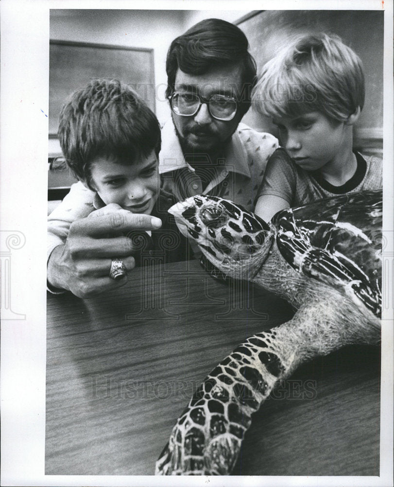 1981 Press Photo St Peters Junior College Student Learn - Historic Images