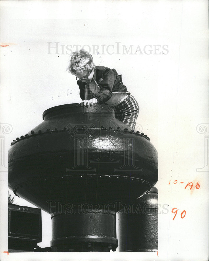 1974 Press Photo Photographer Goethe Bishop Planetarium - Historic Images