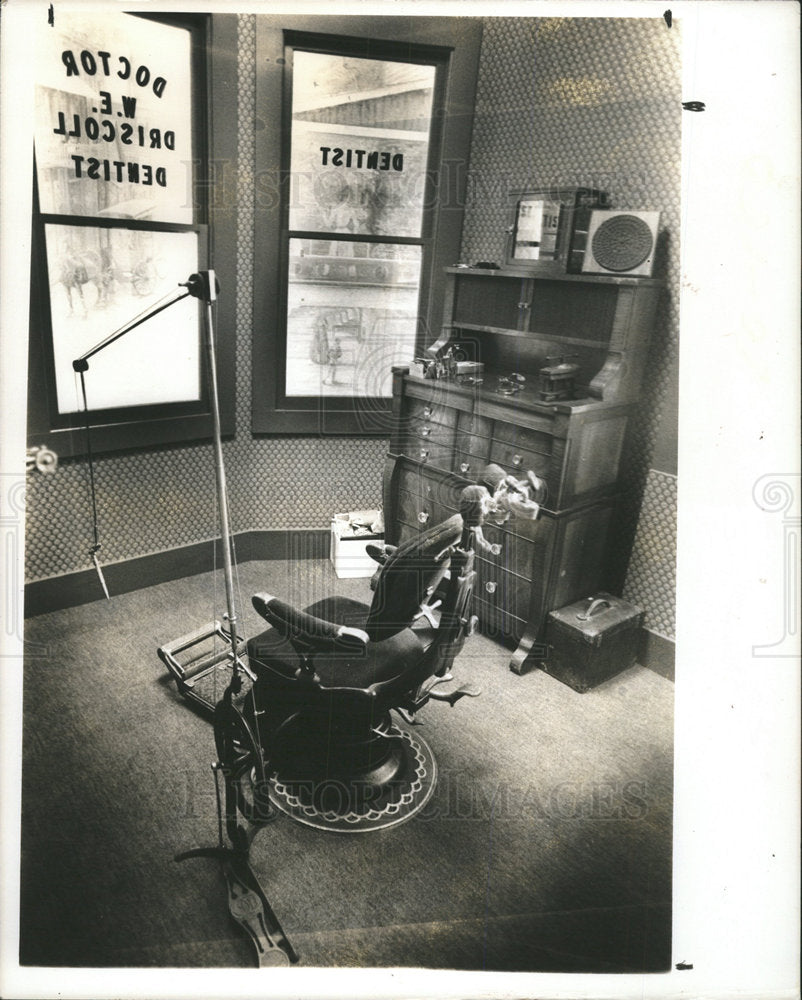 1977 Press Photo South Florida Museum Bradenton Dentist - Historic Images