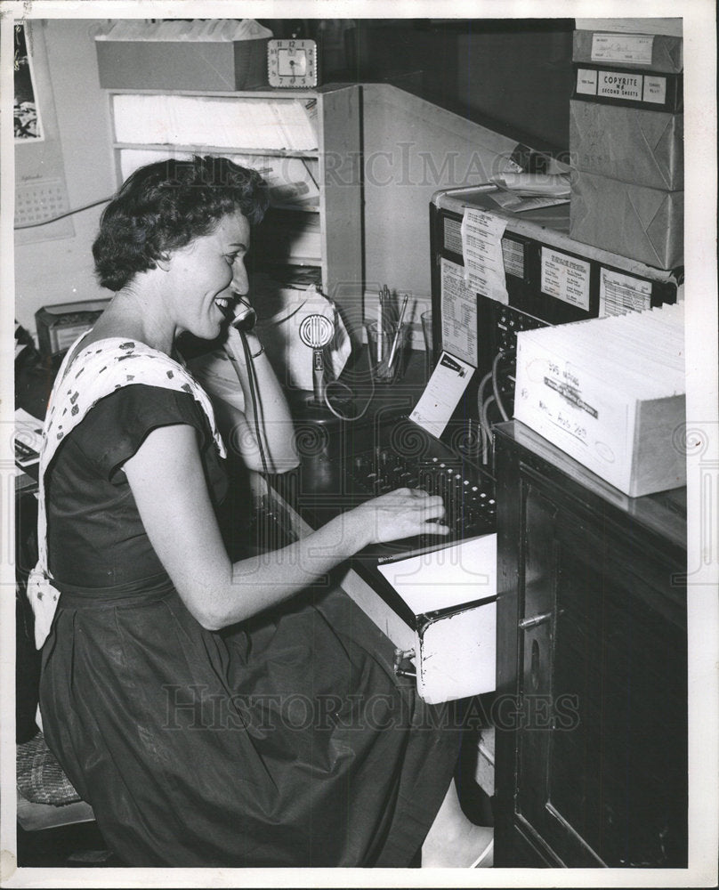 1957 Esther Bender Itasca Catalpa Caller - Historic Images