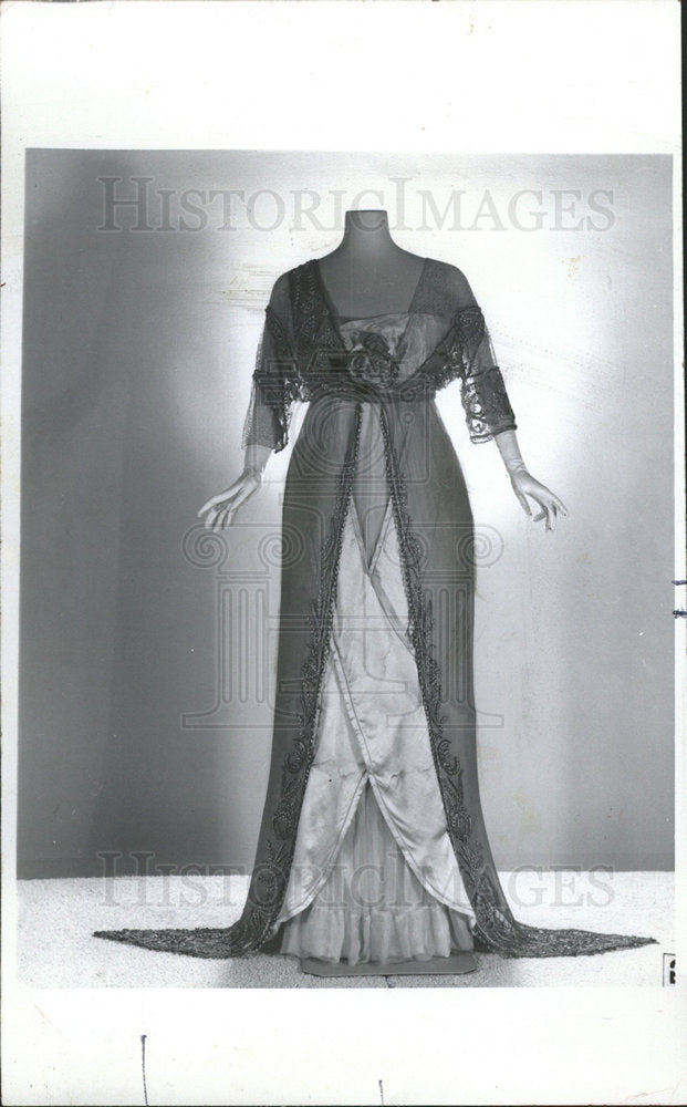 1978 Press Photo Canary yellow Chiffon embroidered  - Historic Images