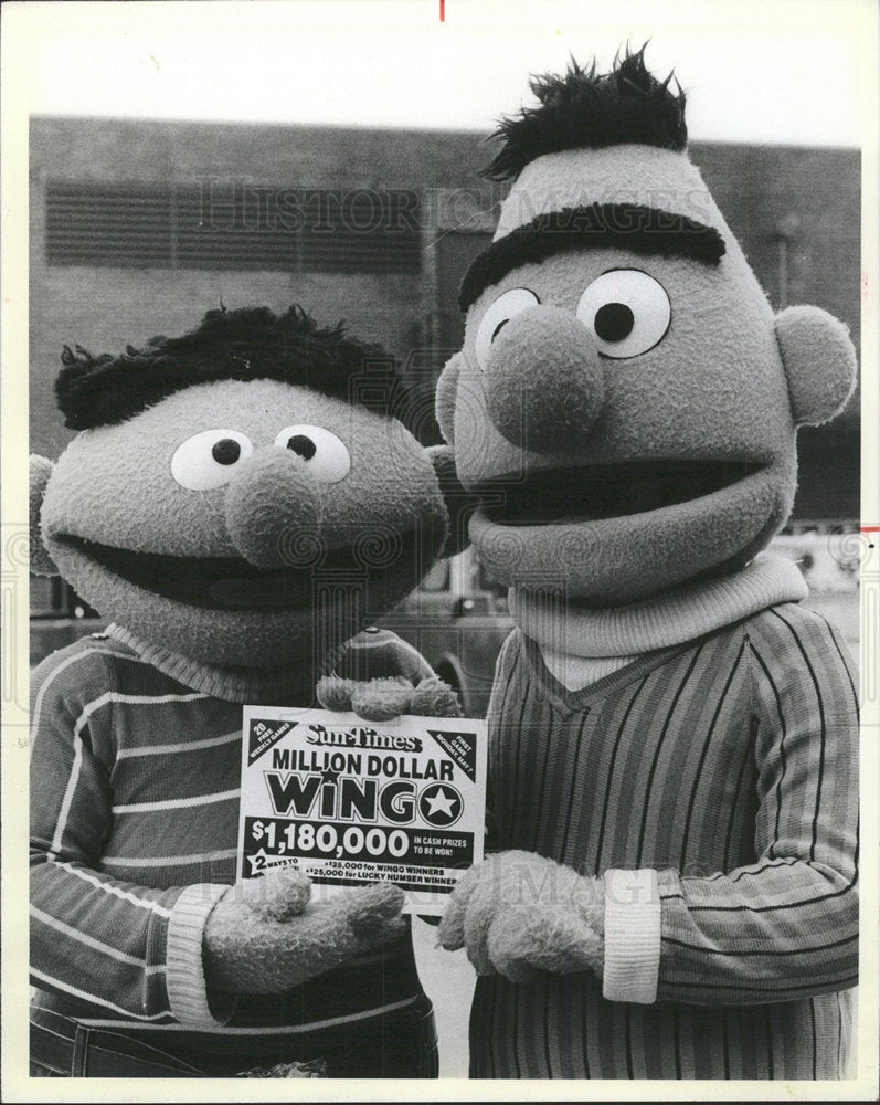 1984 Press Photo Muppet WINGO Sesame street Ernie Bert - Historic Images