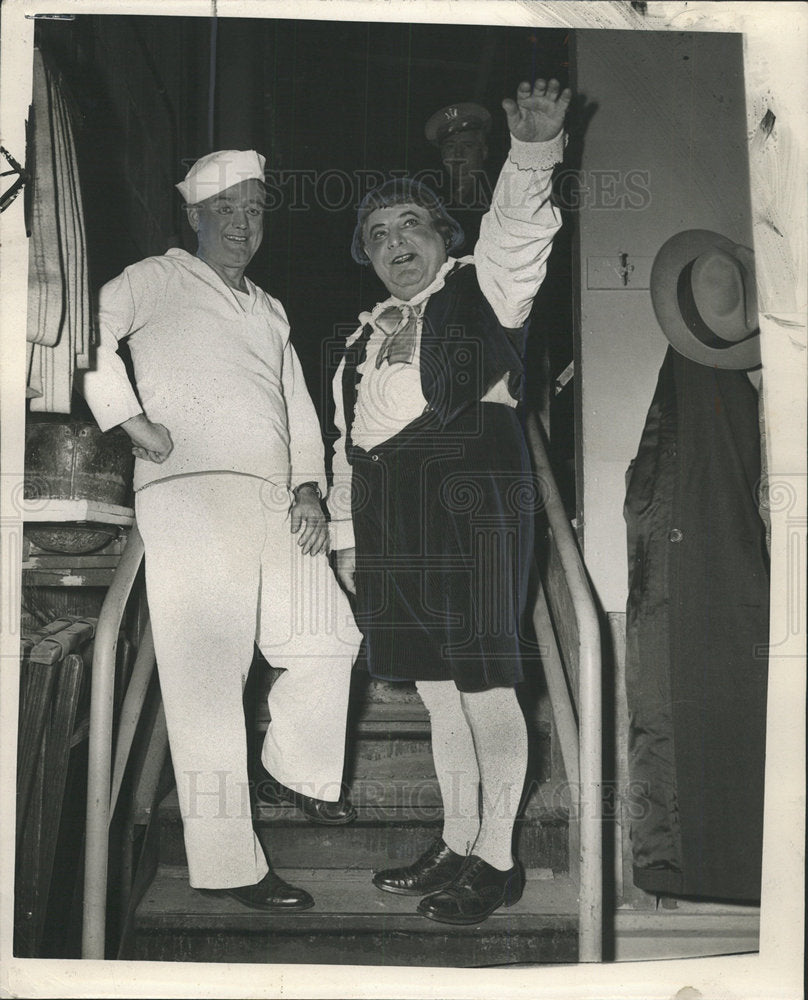 1949 Poked fun Members Local Store politics - Historic Images