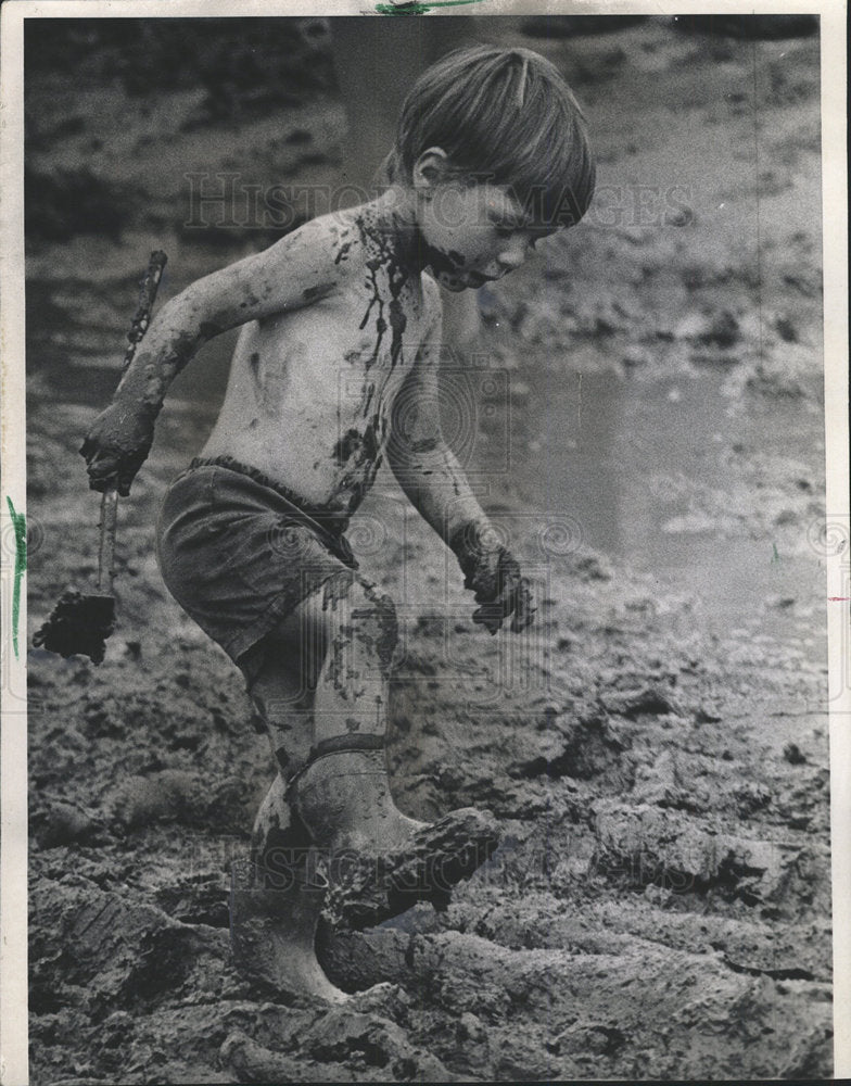 1972 Press Photo Muddy Hanover Park Paul Moreiko  - Historic Images