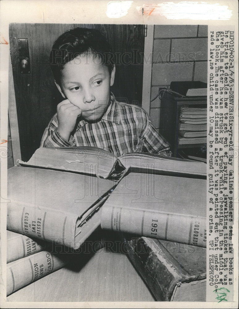 1963 Press Photo Children Jaywalking Ray Galinde - Historic Images