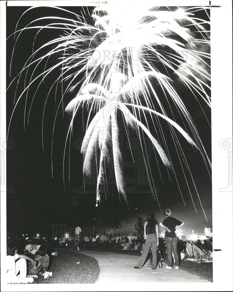 1987 Press Photo Fourth Of July At Tampa Stadium - Historic Images