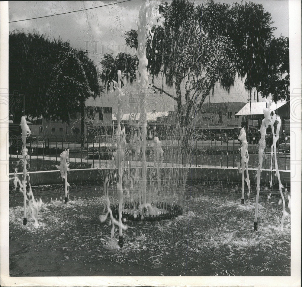 1964 Press Photo Largo&#39;s New Park Fountain - Historic Images