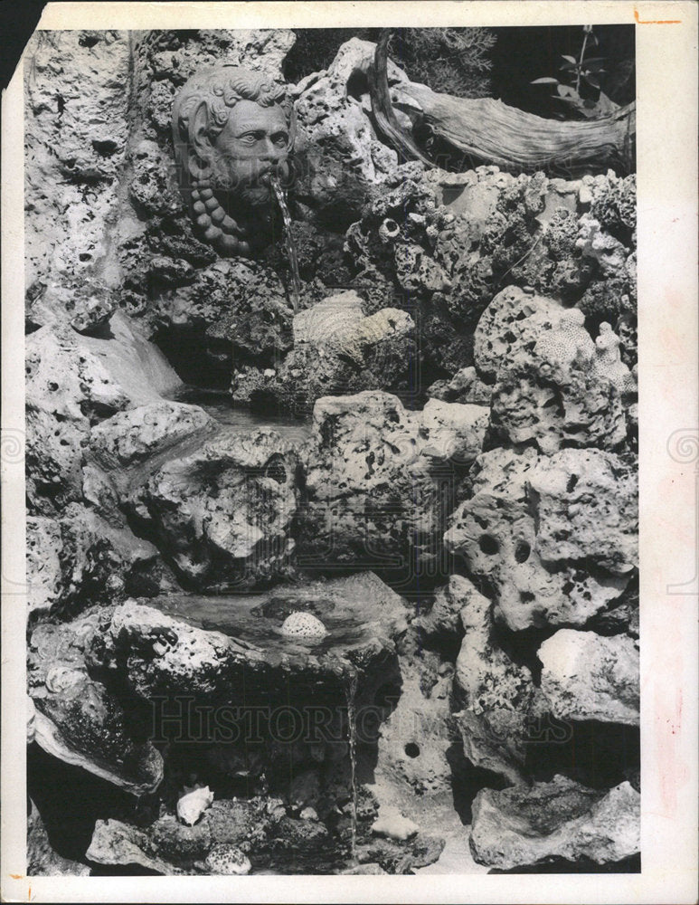 1969 Press Photo Ceramic head Pool Garden Water Gorham  - Historic Images