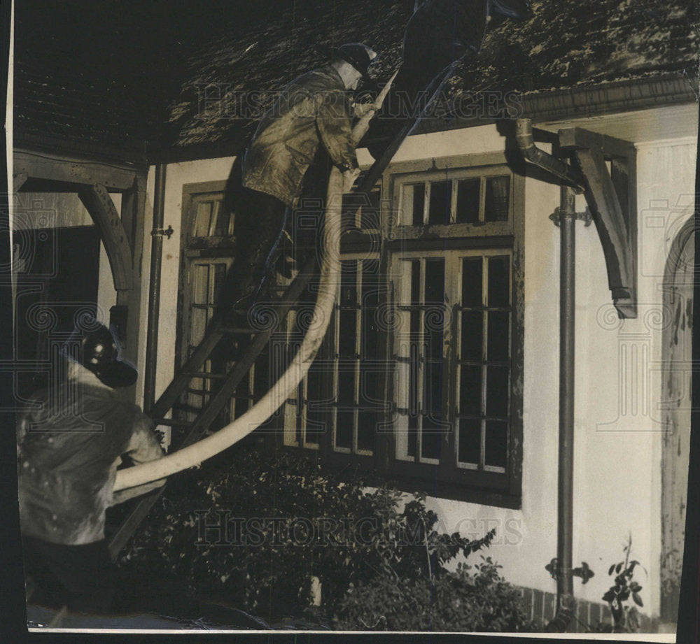 1946 Press Photo Firemen Ladder Fire Hose House - Historic Images