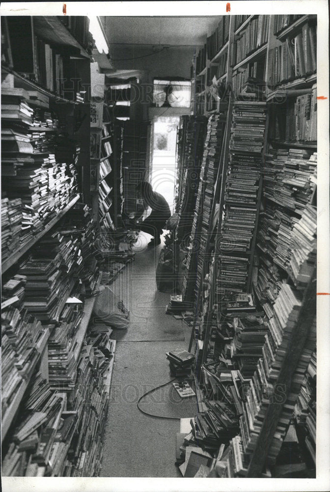 1974 Press Photo  Del Valle best sellers paperbacks  - Historic Images