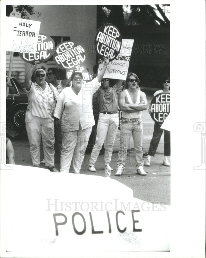 Press Photo Demonstrators Abortion Police  - Historic Images